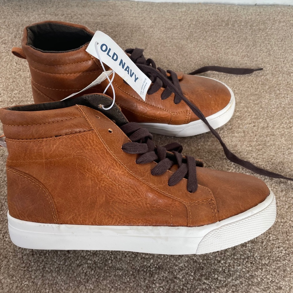 NWT Boys Hightop Shoes